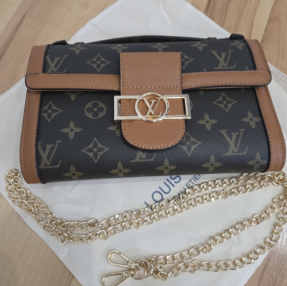 Handbags - Elegant Brown Crossbody Bag with Chain Strap